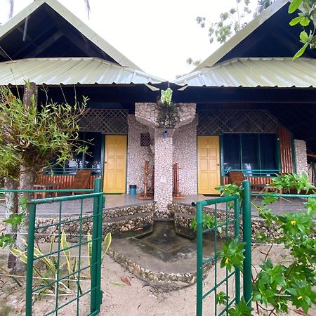Ravenala Beach Bungalows Moalboal Exterior photo