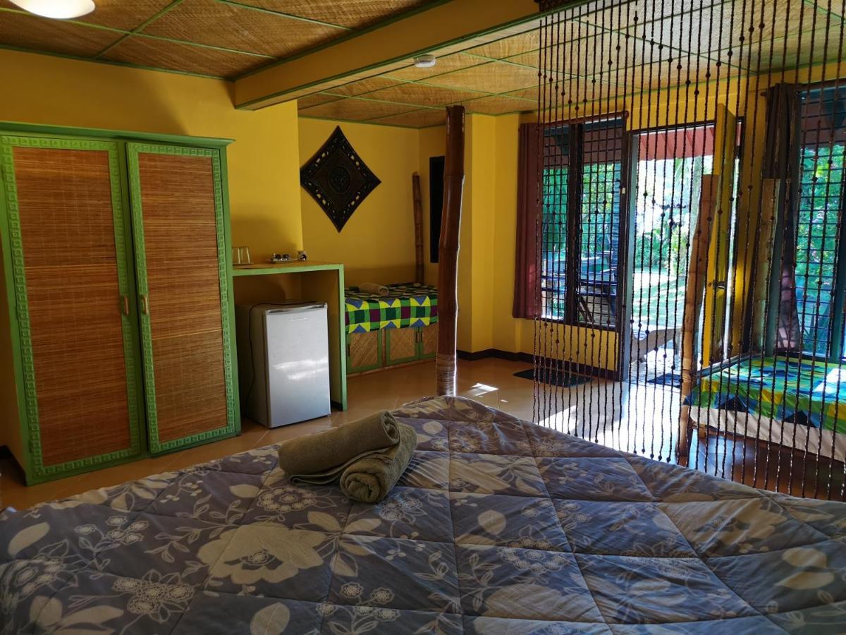 Ravenala Beach Bungalows Moalboal Exterior photo