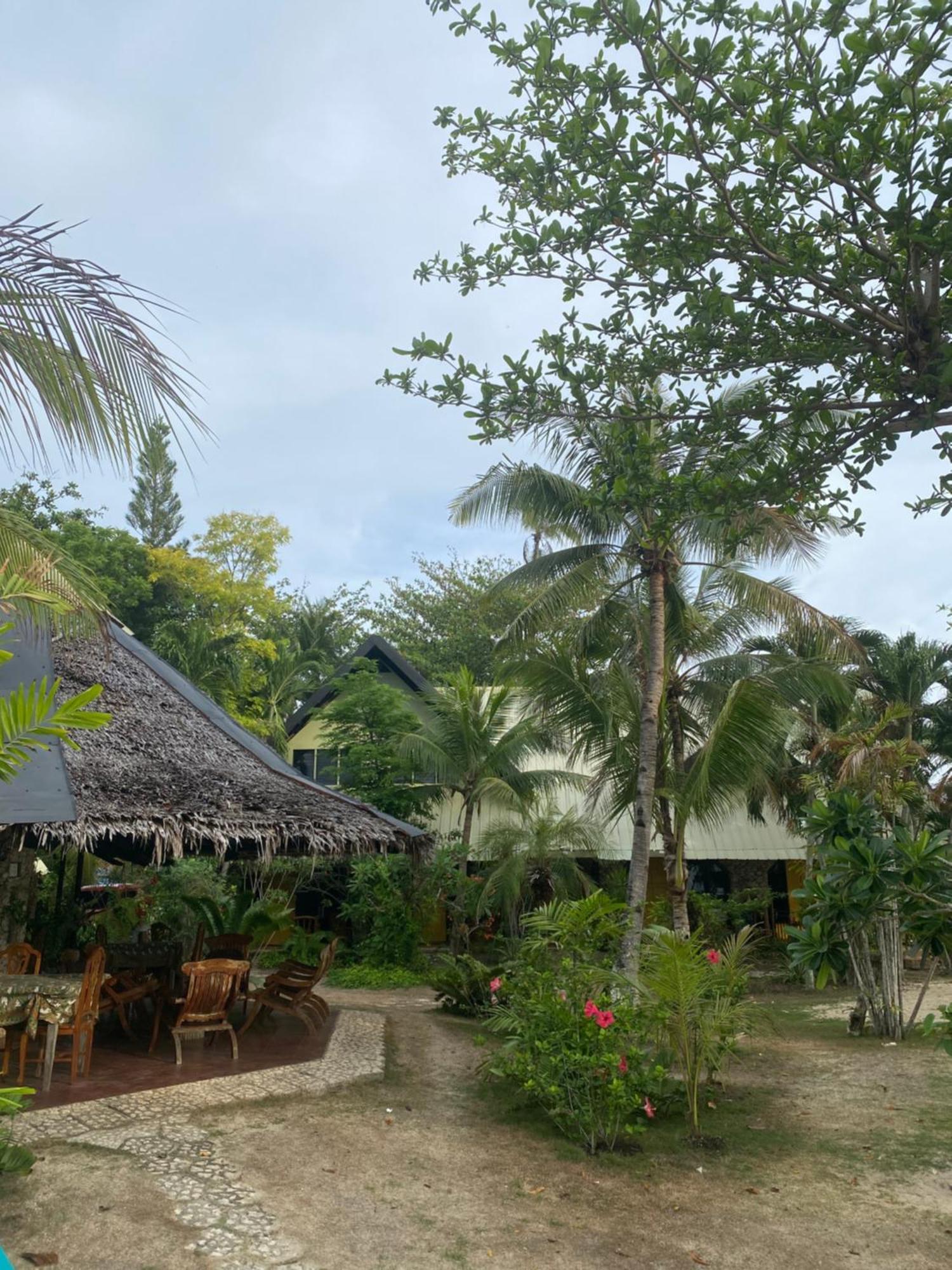 Ravenala Beach Bungalows Moalboal Exterior photo