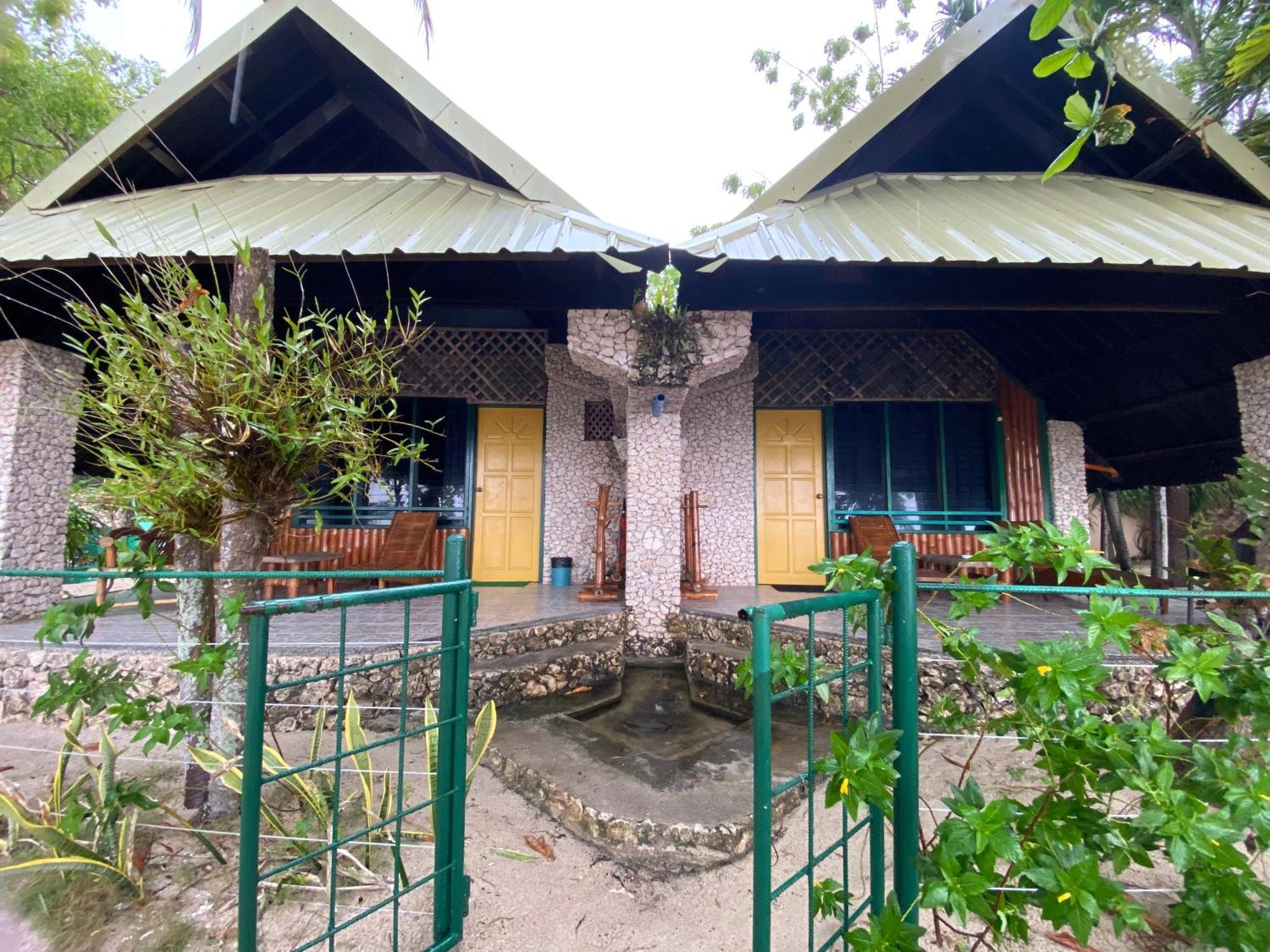 Ravenala Beach Bungalows Moalboal Exterior photo