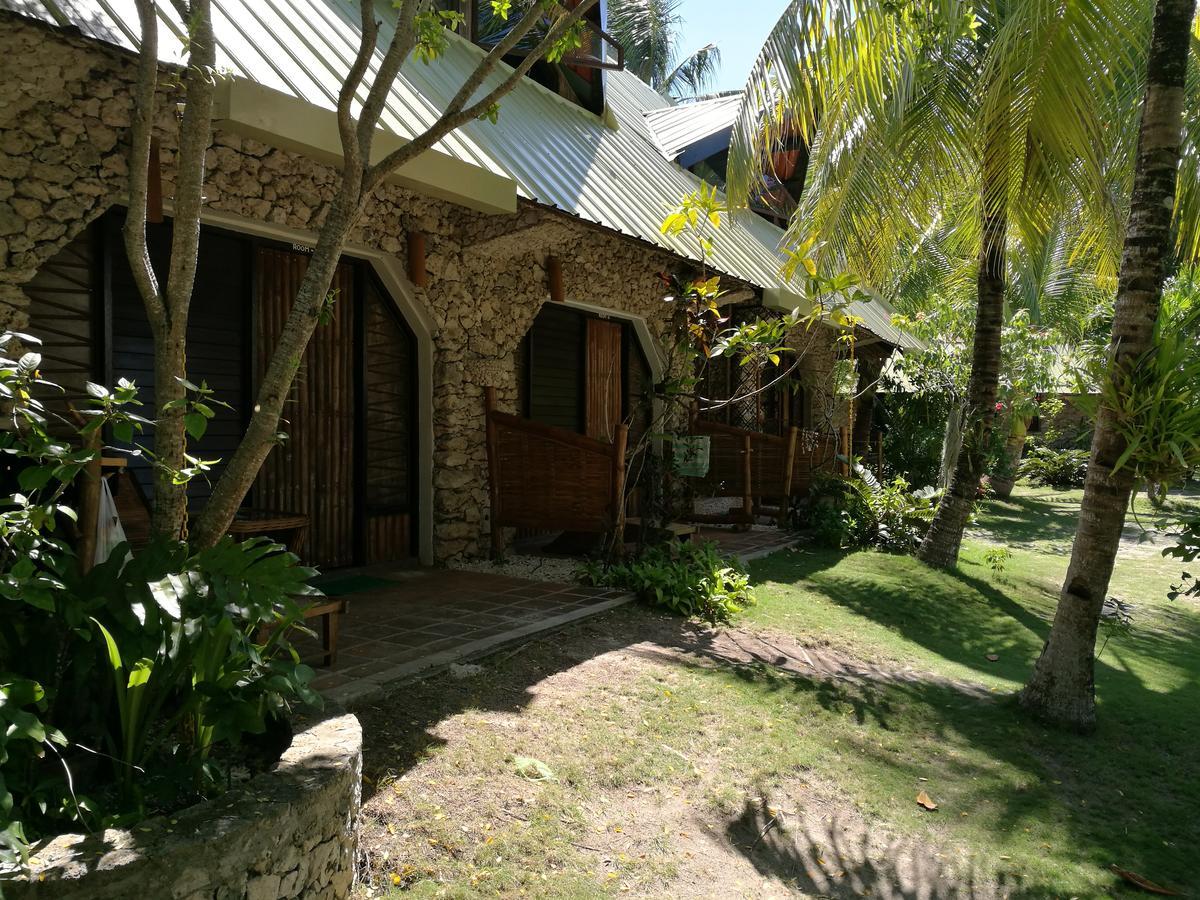 Ravenala Beach Bungalows Moalboal Exterior photo